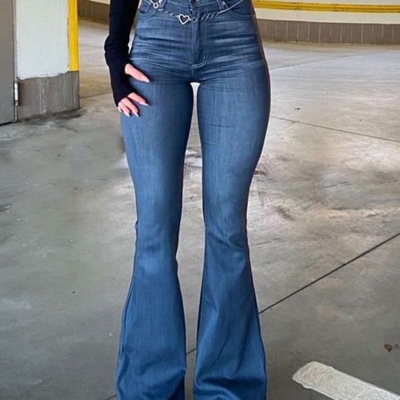 Emmiol "Flare Jeans in Blue Denim" NWT - Picture 1 of 16